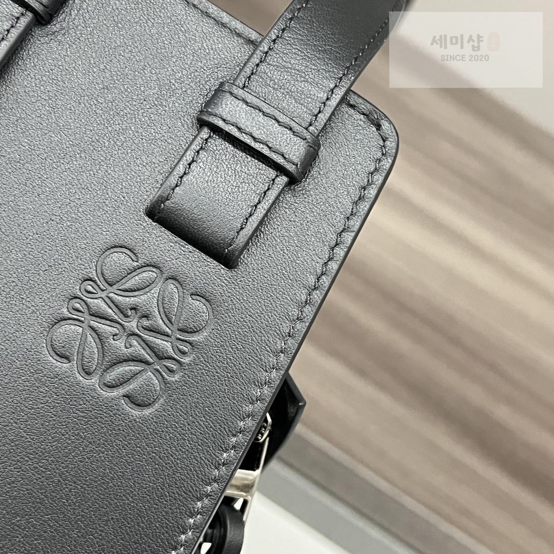 Loewe Loewe Compact Hammock Bag 4번 이미지