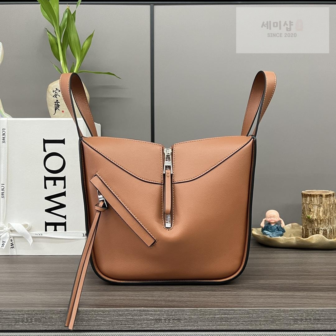 Loewe Loewe Compact Hammock Bag 8번 이미지