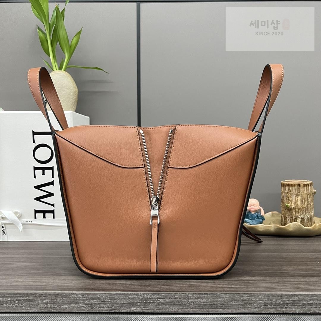 Loewe Loewe Compact Hammock Bag 9번 이미지