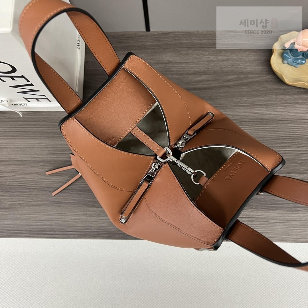 Loewe Loewe Compact Hammock Bag 12번 이미지