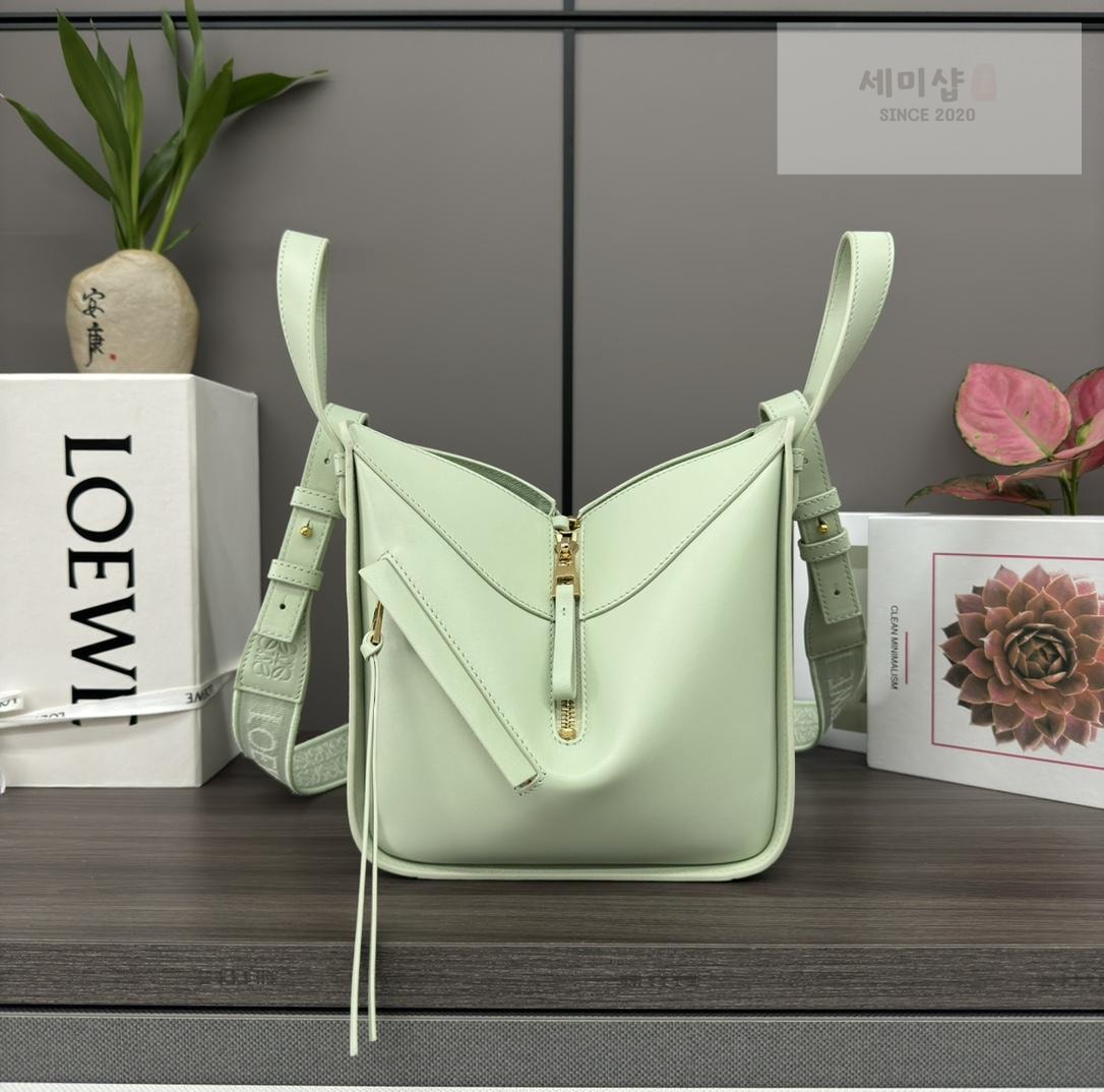 Loewe Loewe Compact Hammock Bag 16번 이미지