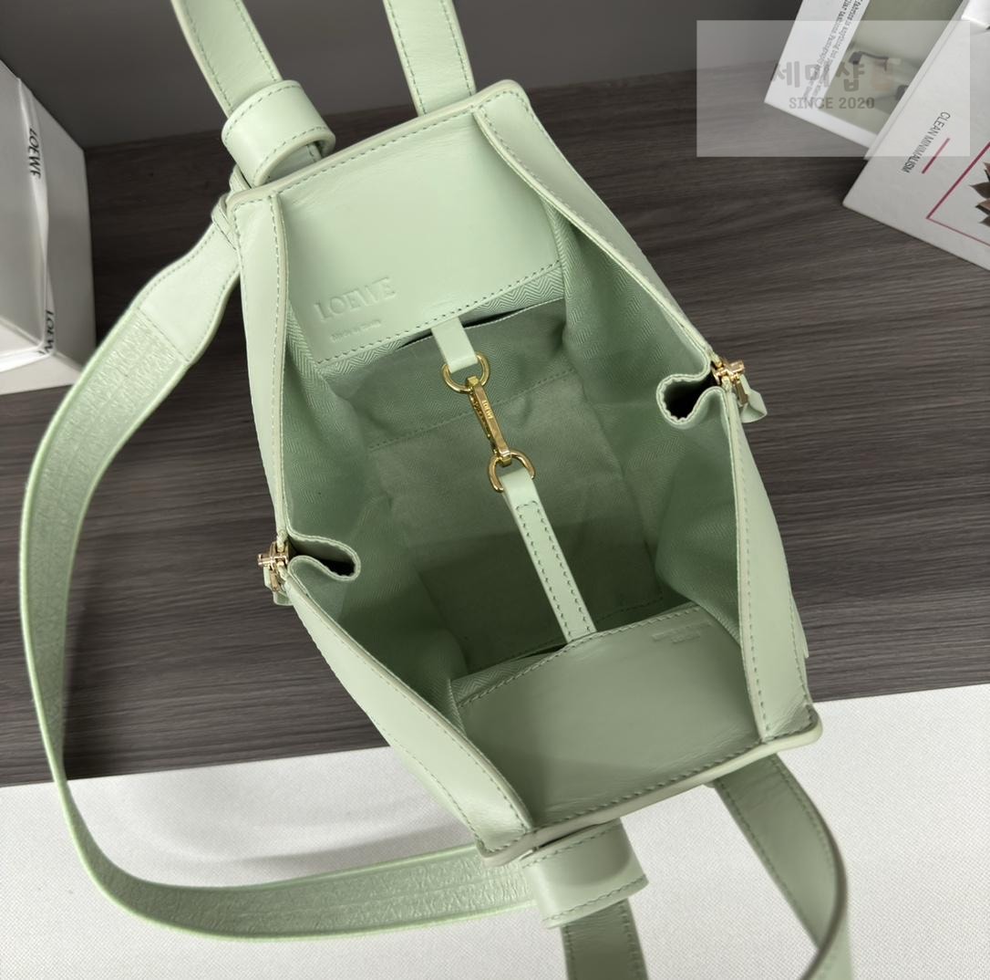 Loewe Loewe Compact Hammock Bag 20번 이미지