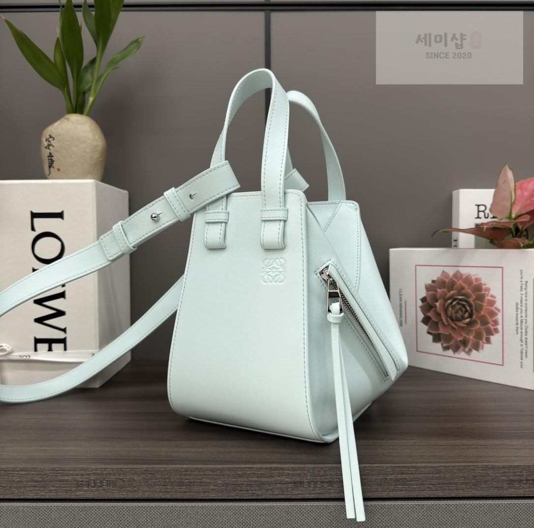 Loewe Loewe Compact Hammock Bag 22번 이미지