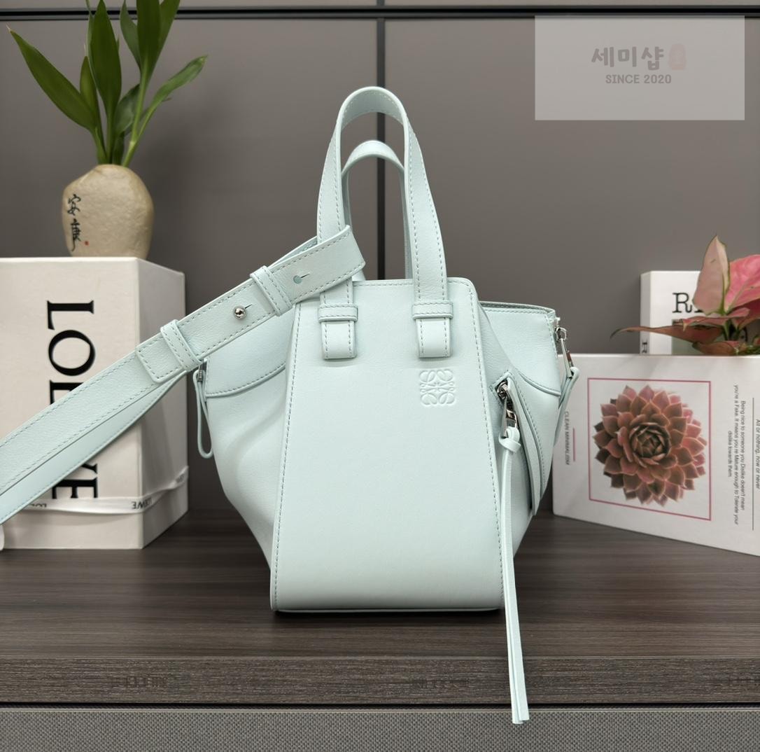 Loewe Loewe Compact Hammock Bag 80번 이미지
