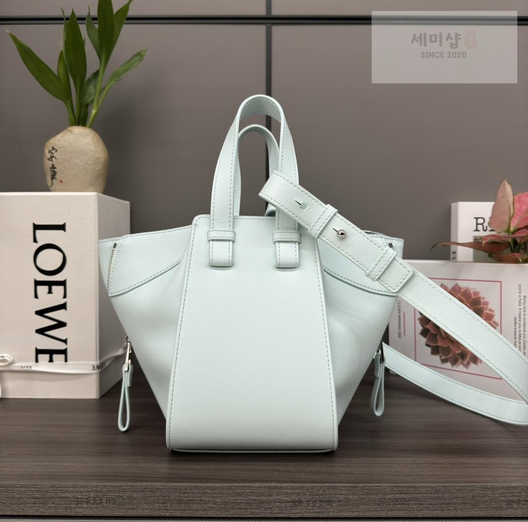 Loewe Loewe Compact Hammock Bag 23번 이미지