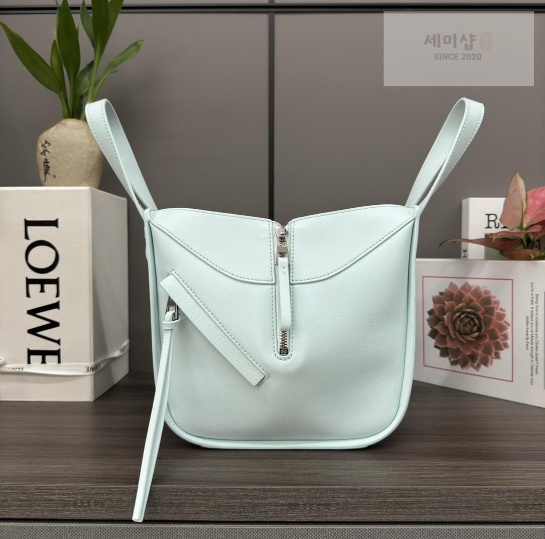 Loewe Loewe Compact Hammock Bag 24번 이미지