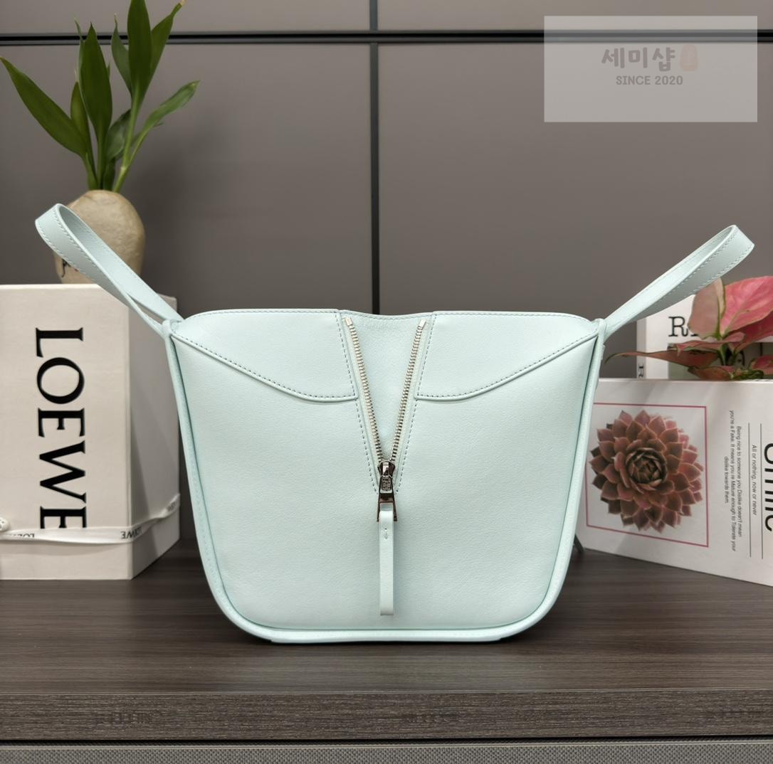 Loewe Loewe Compact Hammock Bag 25번 이미지