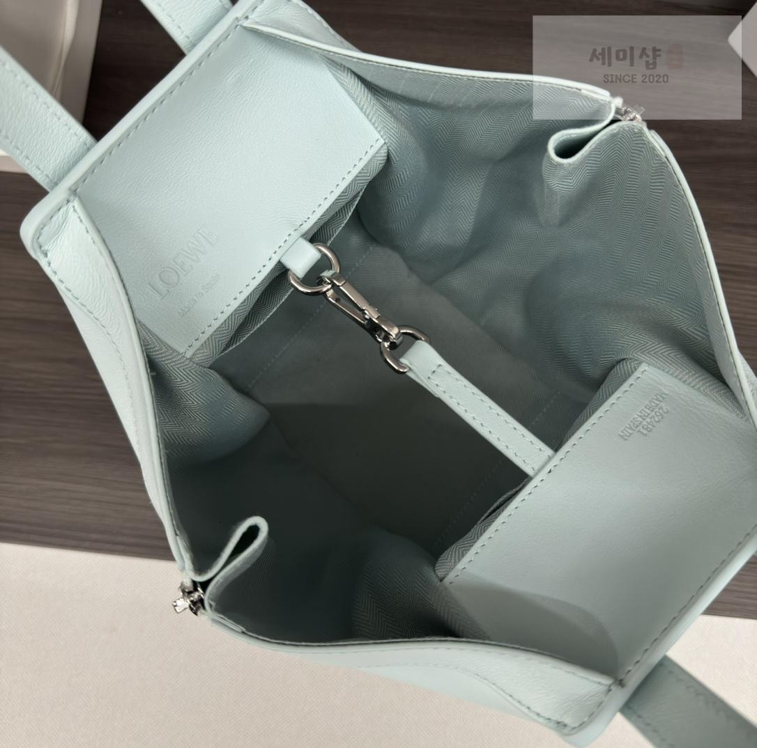 Loewe Loewe Compact Hammock Bag 27번 이미지