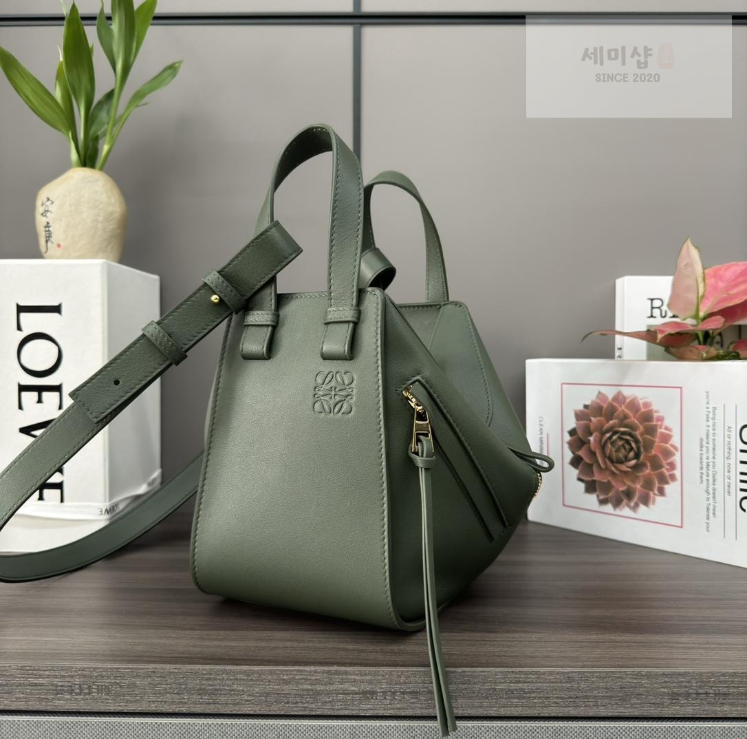 Loewe Loewe Compact Hammock Bag 28번 이미지