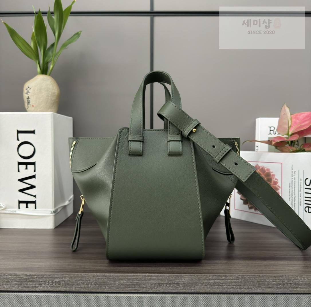 Loewe Loewe Compact Hammock Bag 30번 이미지