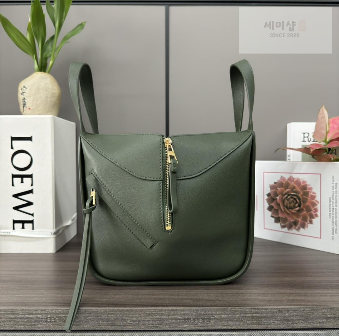 Loewe Loewe Compact Hammock Bag 31번 이미지