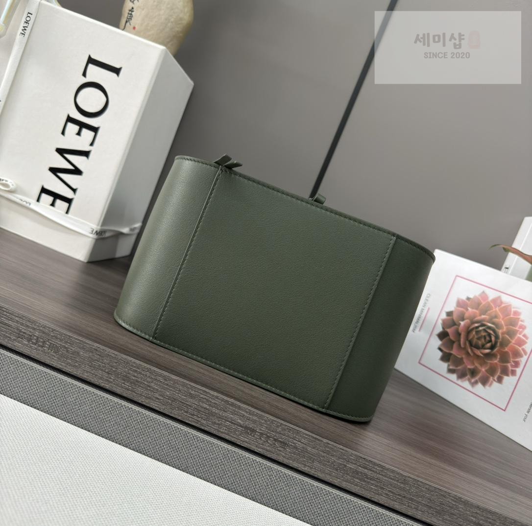 Loewe Loewe Compact Hammock Bag 32번 이미지