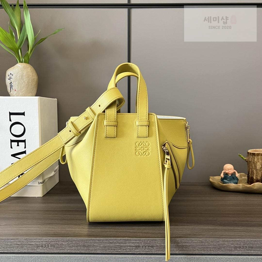 Loewe Loewe Compact Hammock Bag 37번 이미지