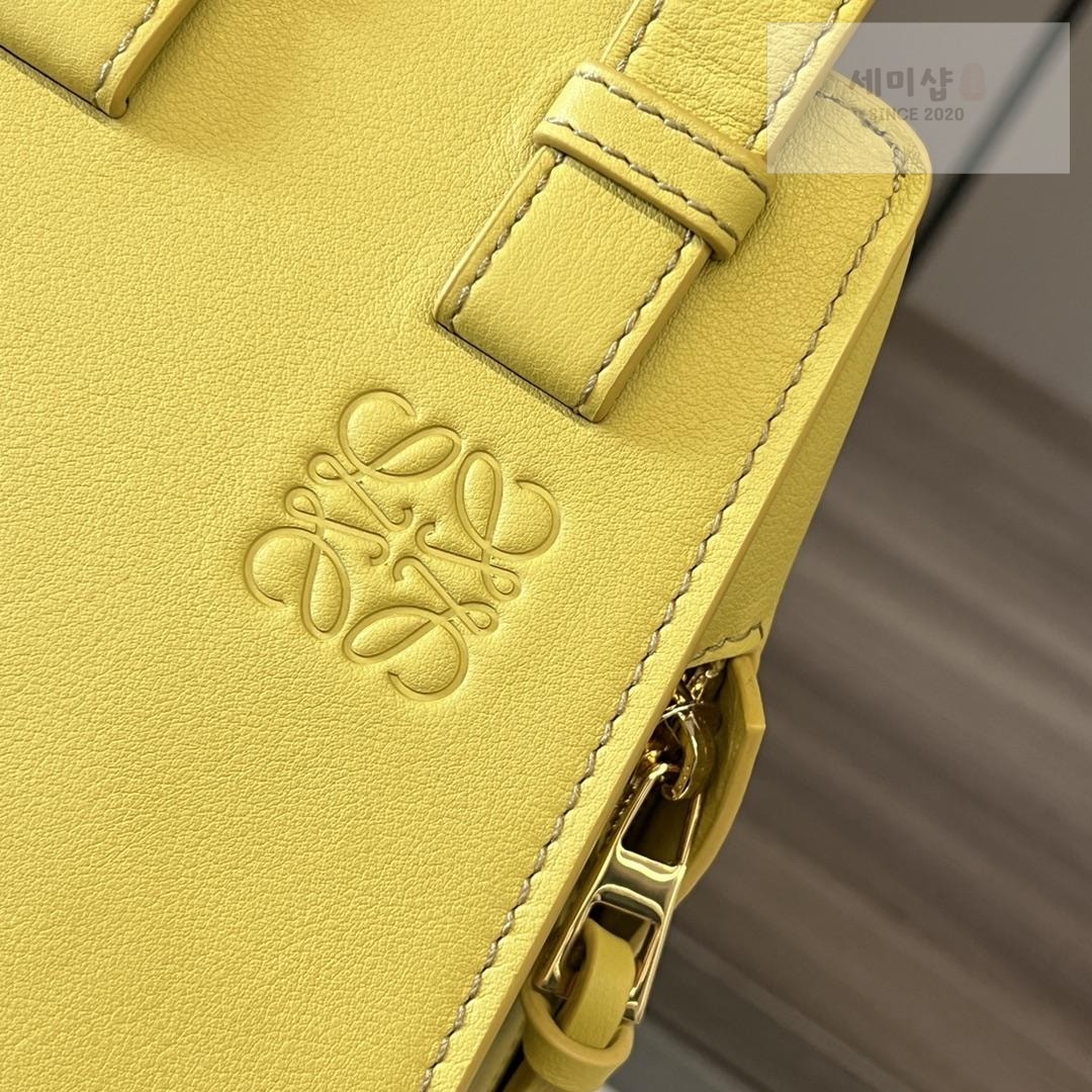 Loewe Loewe Compact Hammock Bag 41번 이미지