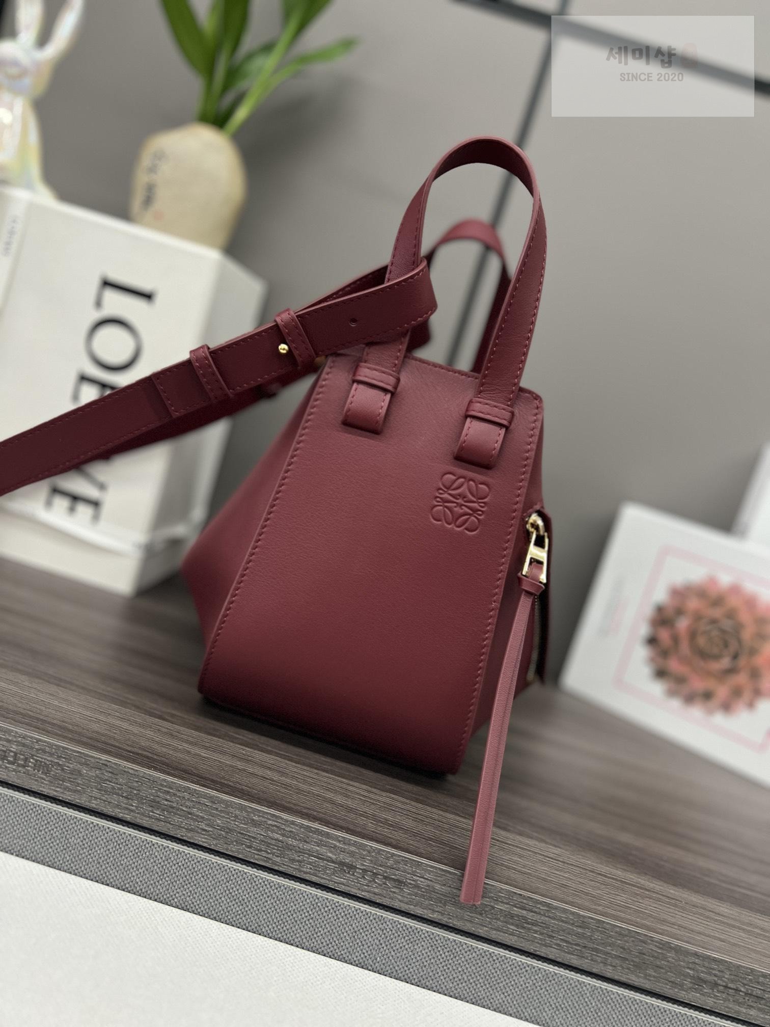 Loewe Loewe Compact Hammock Bag 50번 이미지