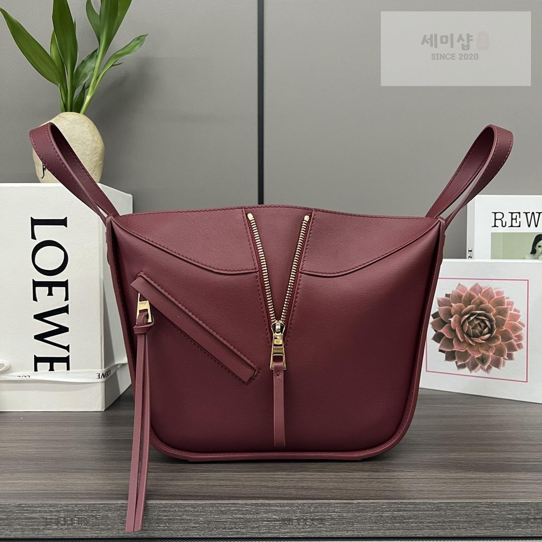 Loewe Loewe Compact Hammock Bag 79번 이미지