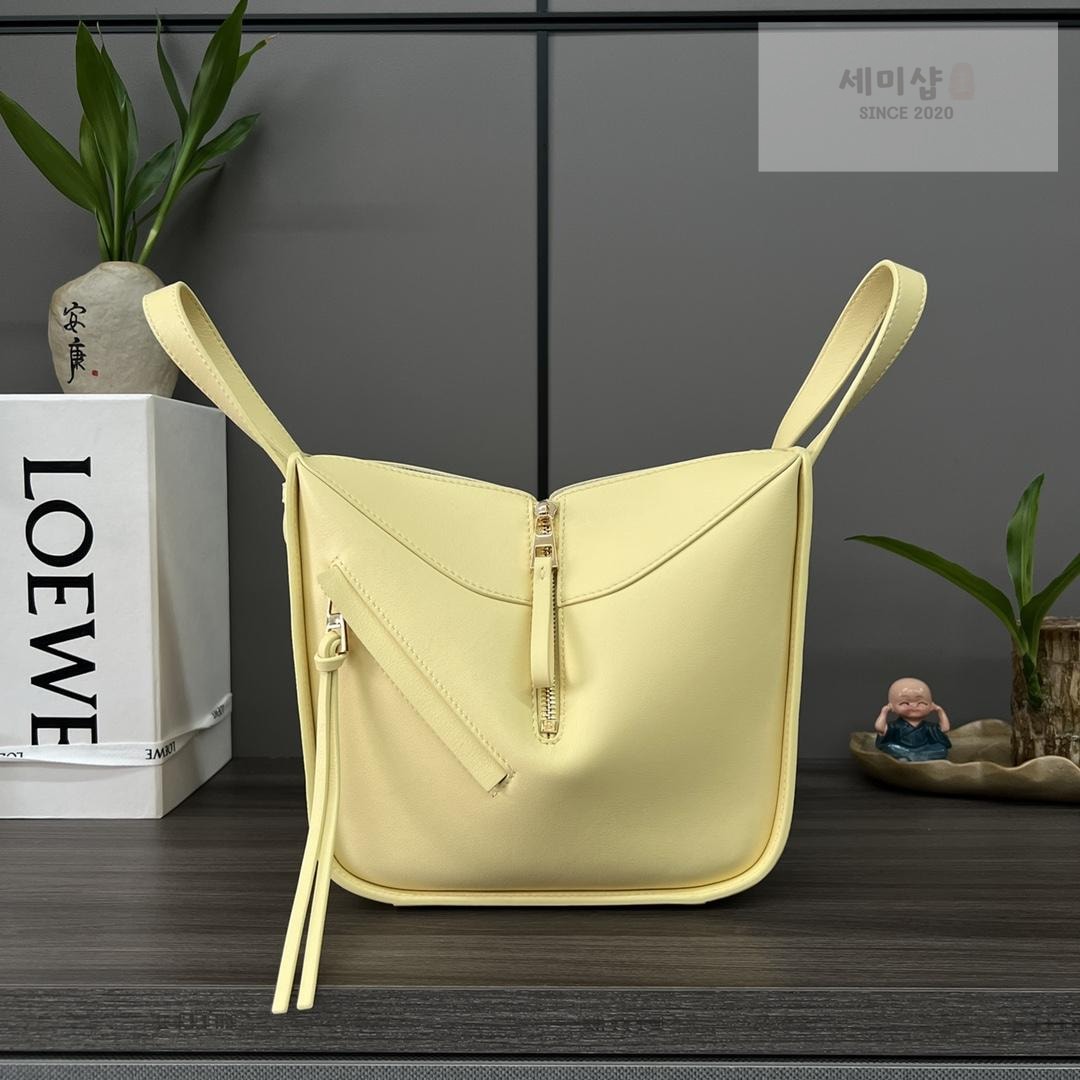Loewe Loewe Compact Hammock Bag 59번 이미지