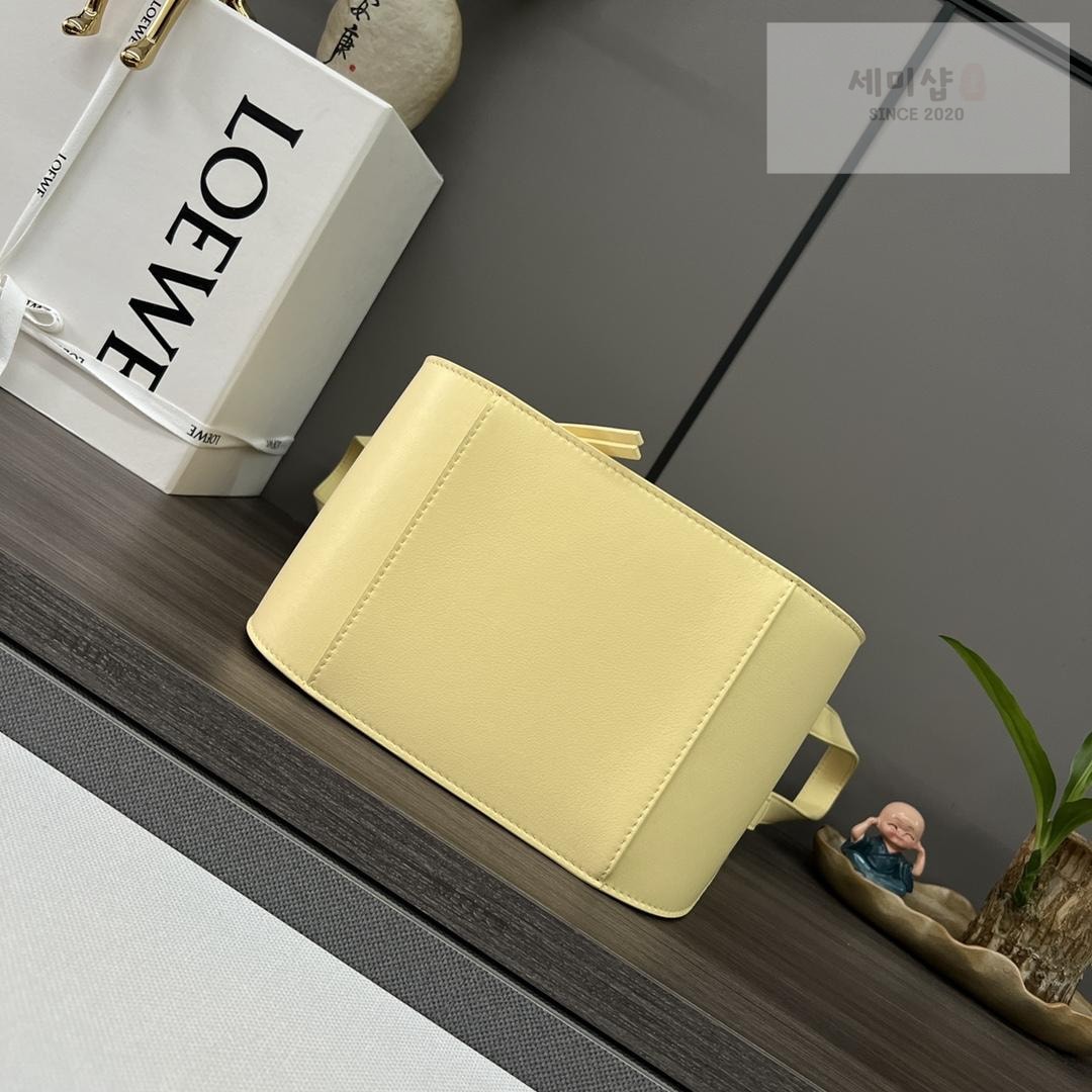 Loewe Loewe Compact Hammock Bag 60번 이미지