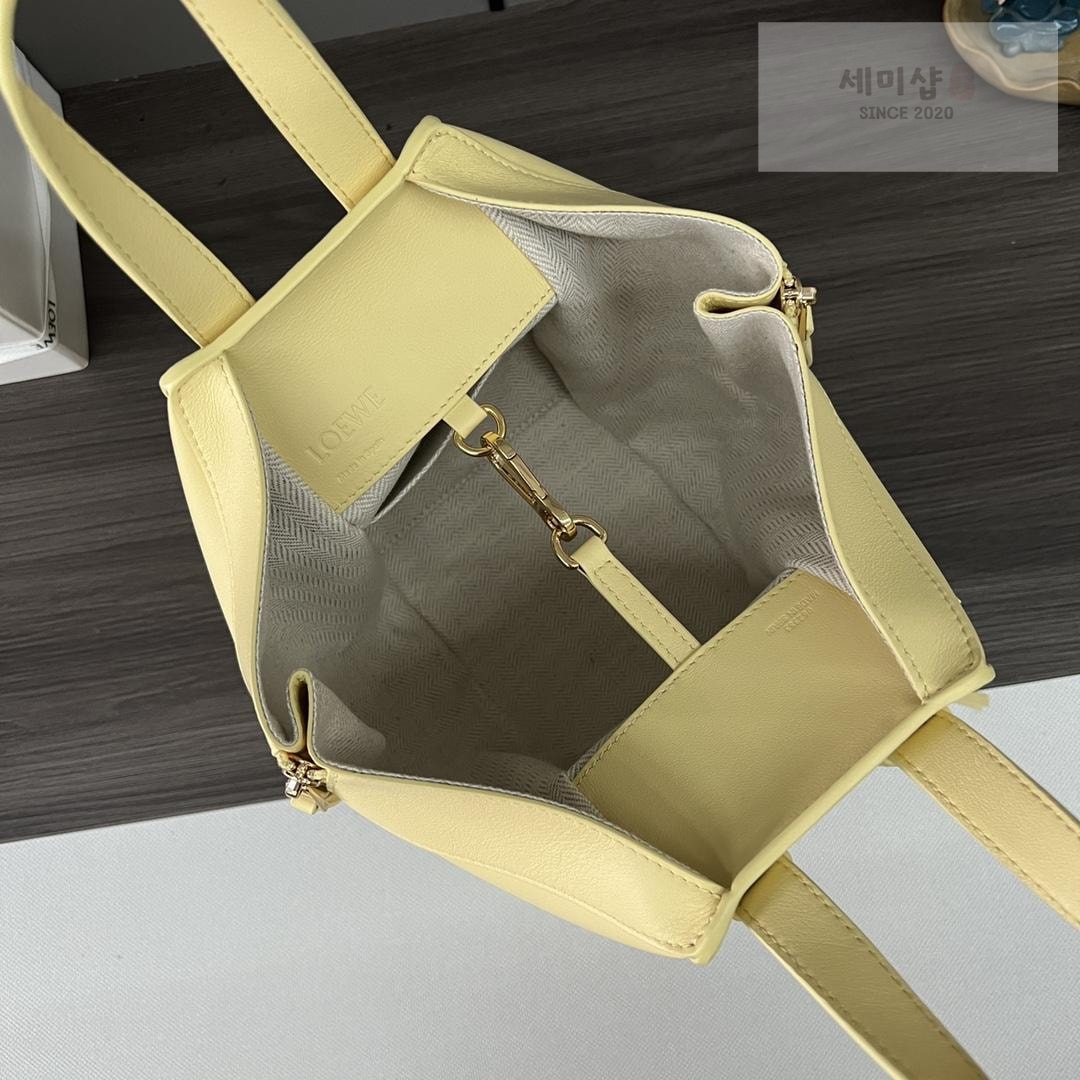 Loewe Loewe Compact Hammock Bag 62번 이미지