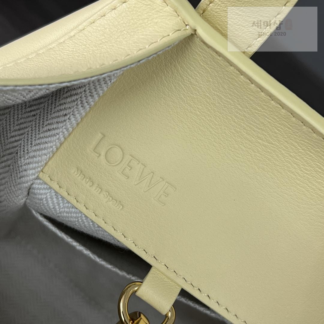Loewe Loewe Compact Hammock Bag 63번 이미지