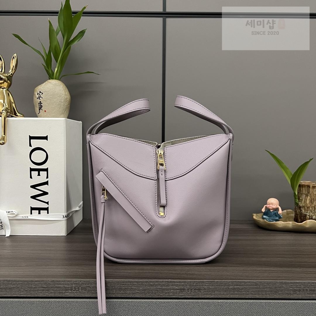 Loewe Loewe Compact Hammock Bag 66번 이미지