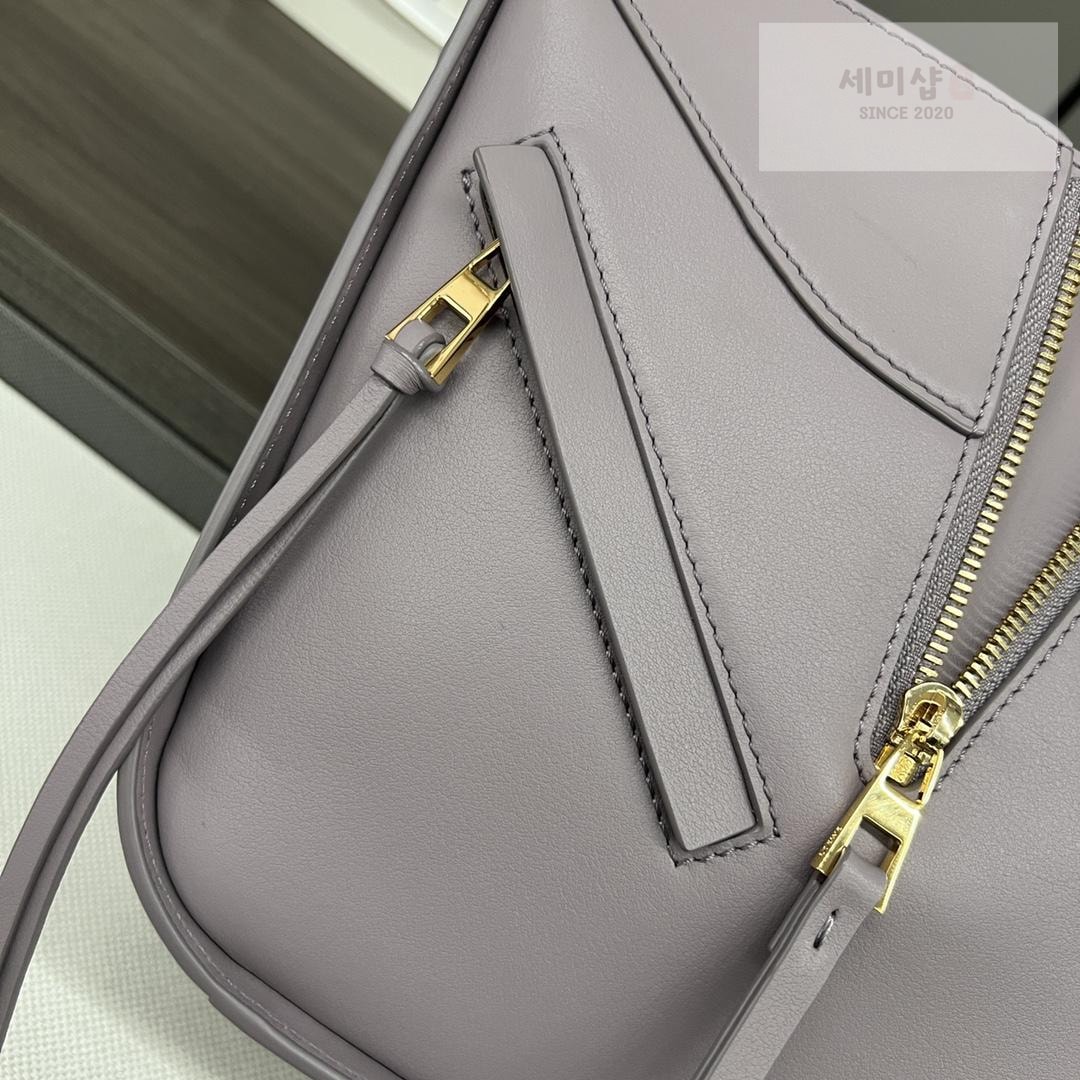 Loewe Loewe Compact Hammock Bag 67번 이미지