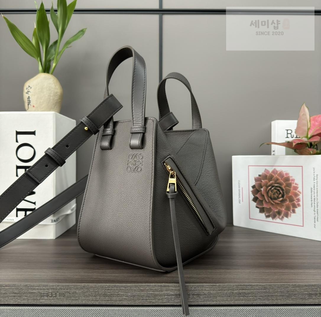 Loewe Loewe Compact Hammock Bag 88번 이미지
