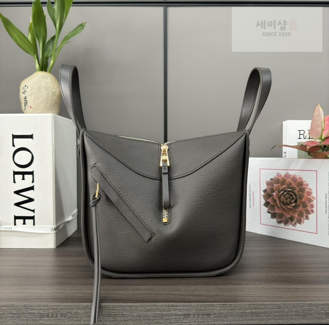 Loewe Loewe Compact Hammock Bag 72번 이미지