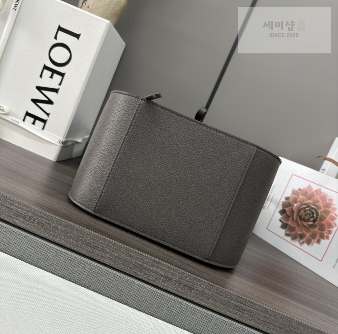 Loewe Loewe Compact Hammock Bag 73번 이미지