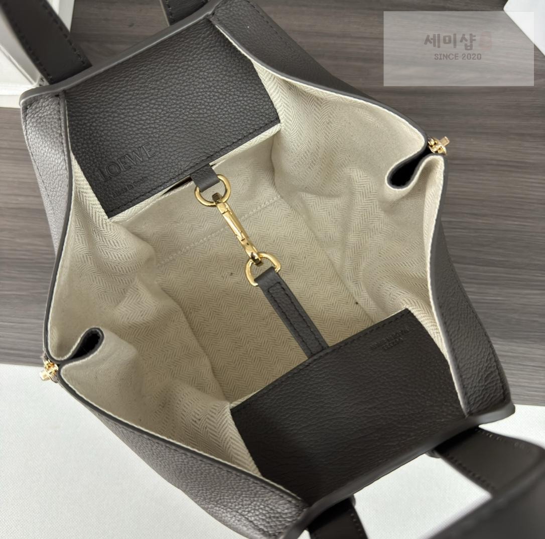 Loewe Loewe Compact Hammock Bag 75번 이미지
