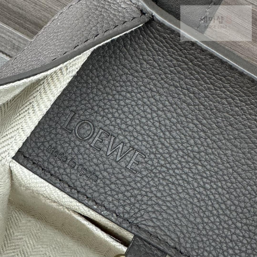 Loewe Loewe Compact Hammock Bag 77번 이미지