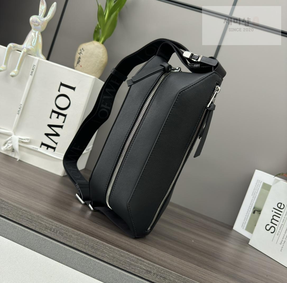 Loewe Loewe Convertible Sling Bag 2번 이미지
