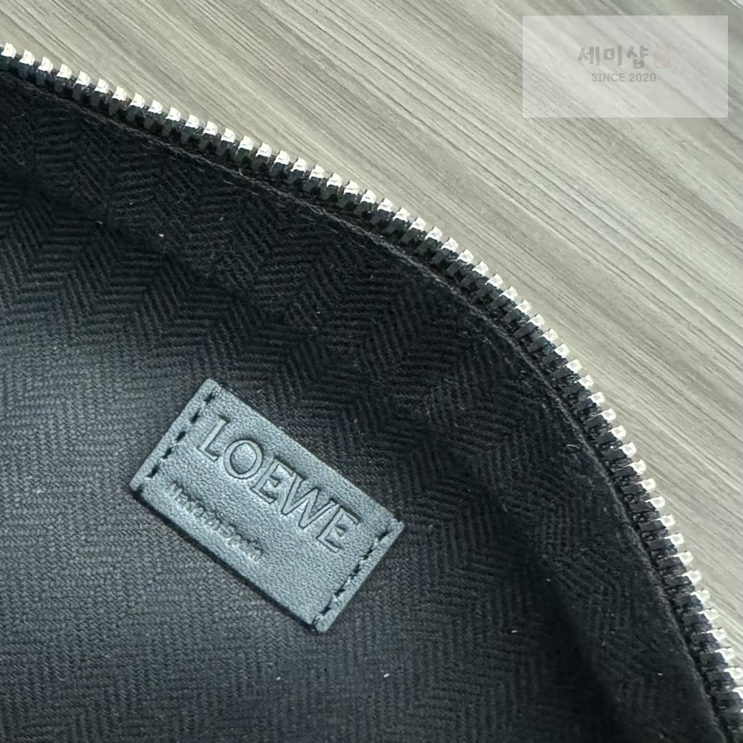 Loewe Loewe Convertible Sling Bag 6번 이미지
