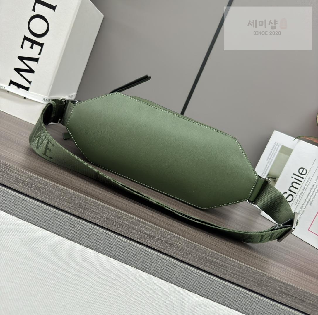 Loewe Loewe Convertible Sling Bag 8번 이미지