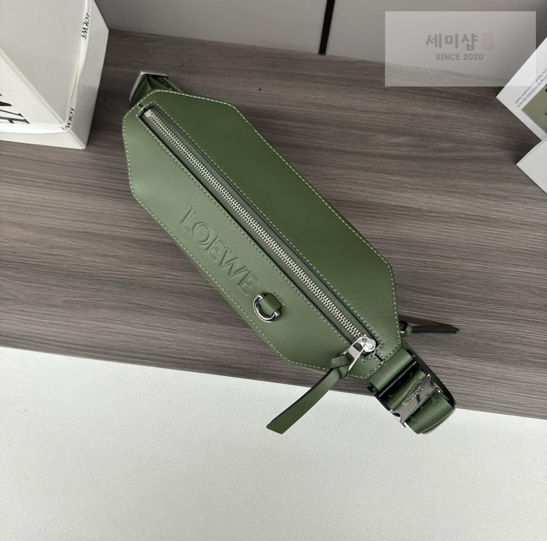 Loewe Loewe Convertible Sling Bag 13번 이미지
