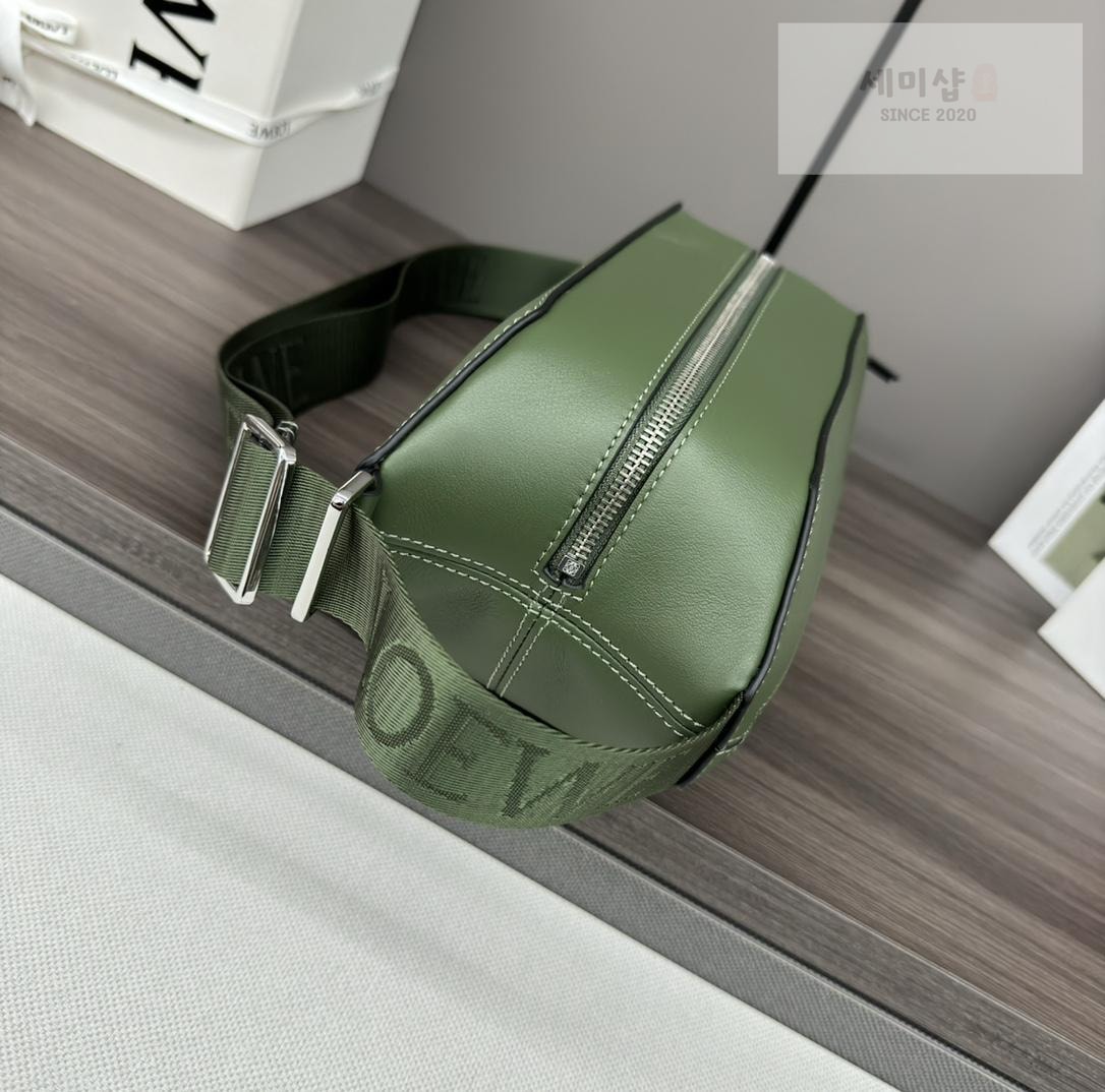 Loewe Loewe Convertible Sling Bag 10번 이미지
