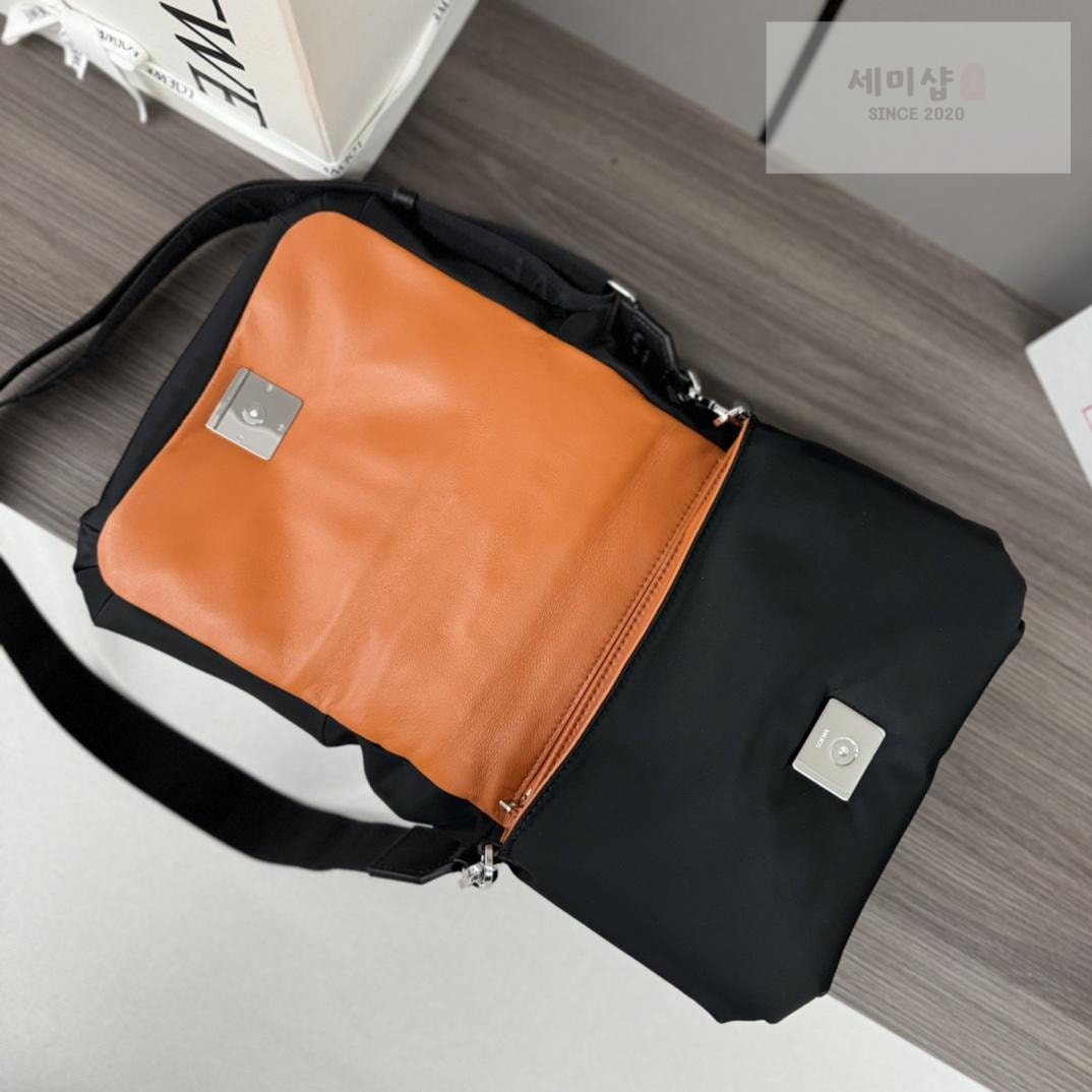 Loewe Loewe Goya Puffer Shoulder Bag 10번 이미지