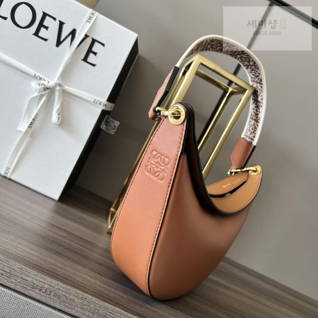 Loewe Loewe Luna Hobo Bag 2번 이미지