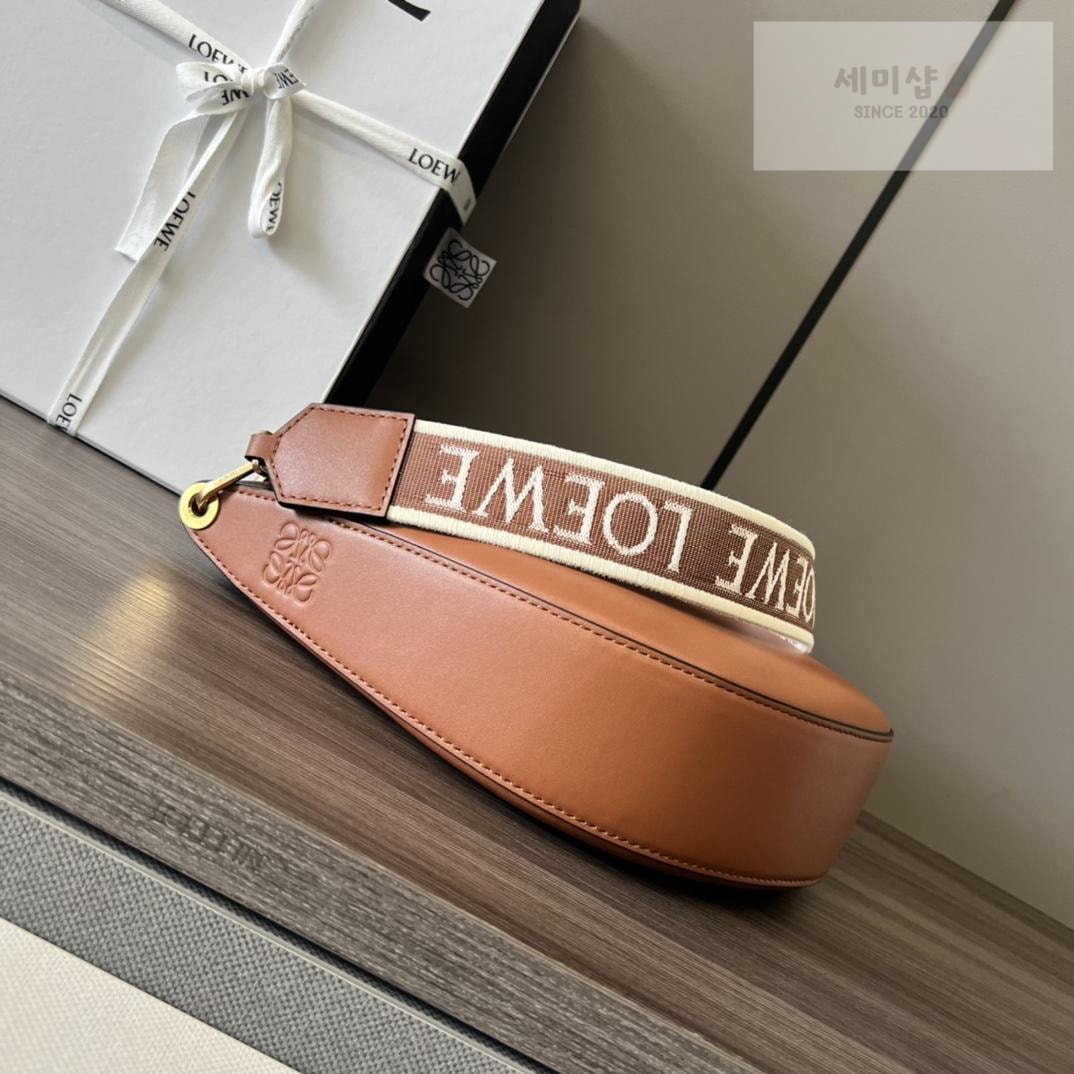 Loewe Loewe Luna Hobo Bag 3번 이미지