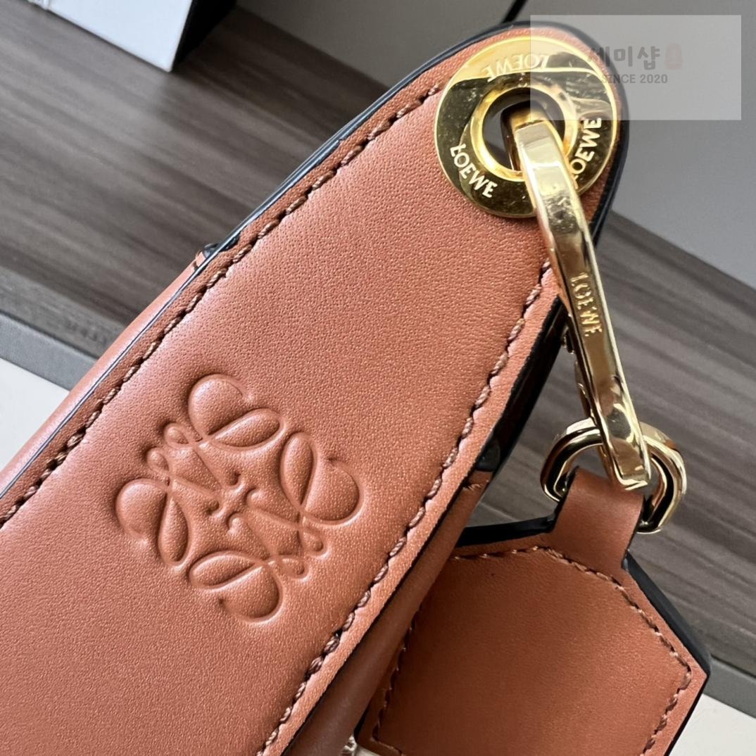 Loewe Loewe Luna Hobo Bag 4번 이미지