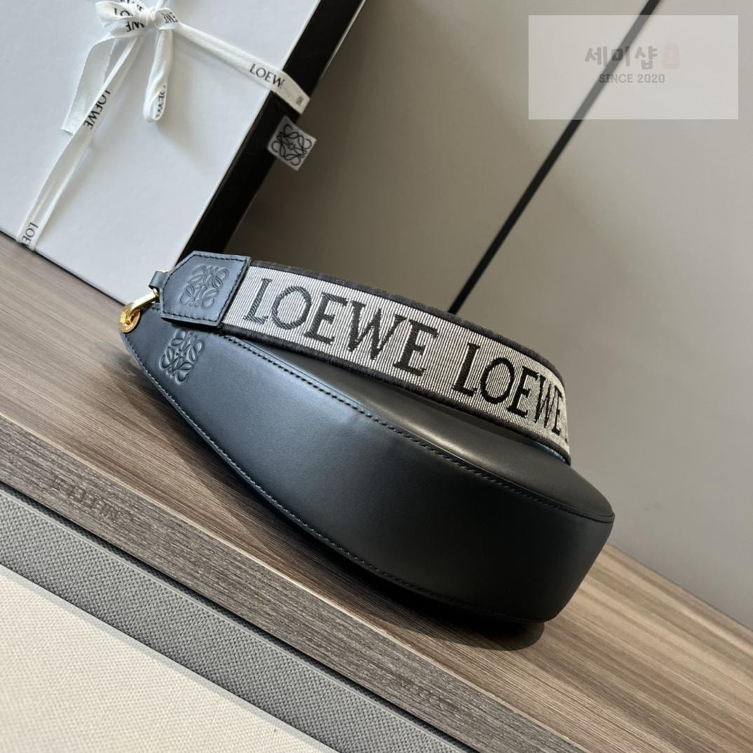 Loewe Loewe Luna Hobo Bag 11번 이미지