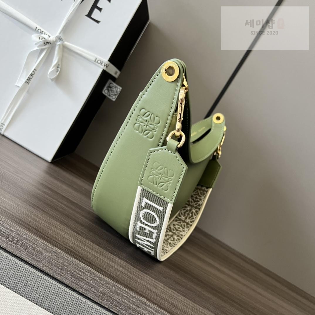 Loewe Loewe Luna Hobo Bag 18번 이미지