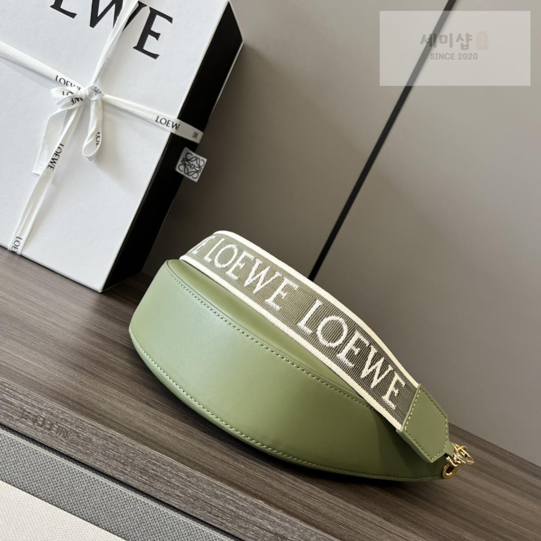 Loewe Loewe Luna Hobo Bag 19번 이미지