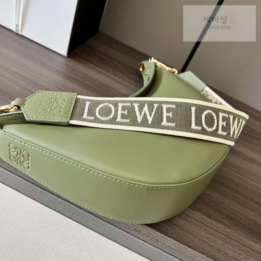 Loewe Loewe Luna Hobo Bag 20번 이미지
