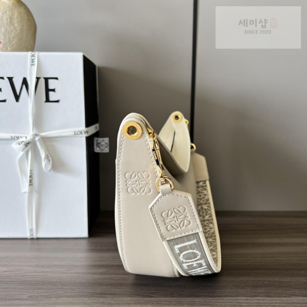 Loewe Loewe Luna Hobo Bag 26번 이미지