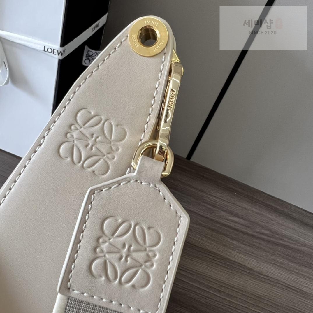 Loewe Loewe Luna Hobo Bag 28번 이미지