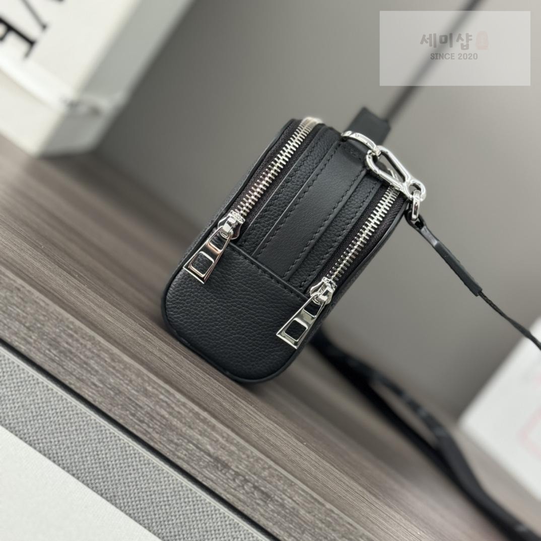 Loewe Loewe Mini Leather Camera Bag 2번 이미지