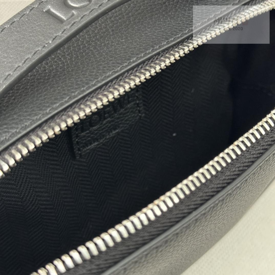 Loewe Loewe Mini Leather Camera Bag 5번 이미지