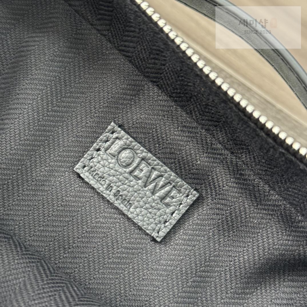 Loewe Loewe Mini Leather Camera Bag 6번 이미지