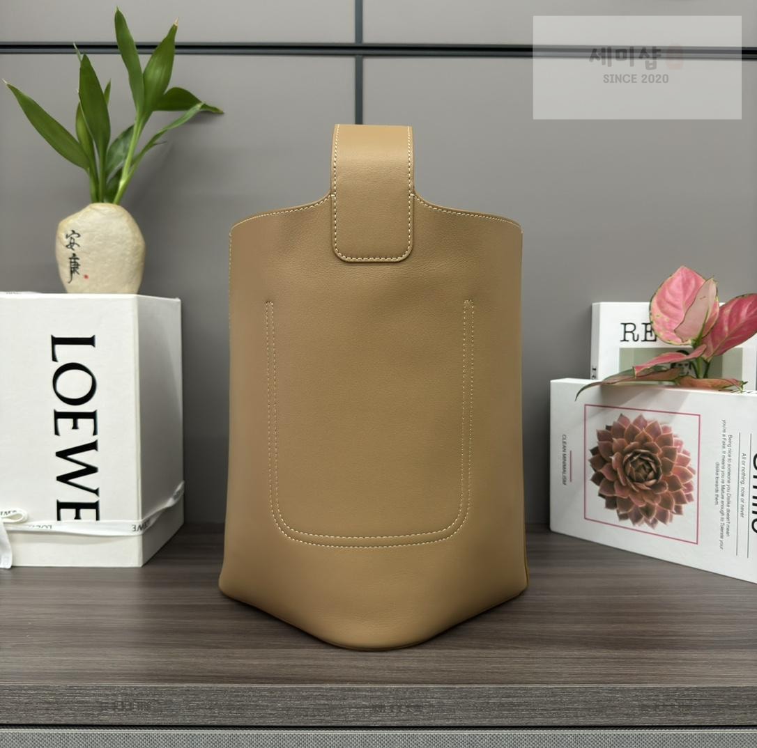 Loewe Loewe Pebble Bucket Medium Bag 1번 이미지